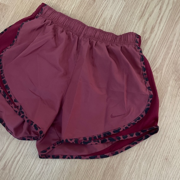 Women’s Nike Dri-Fit Burgundy w/ Cheetah Print Athletic Shorts Size Small - Picture 2 of 7